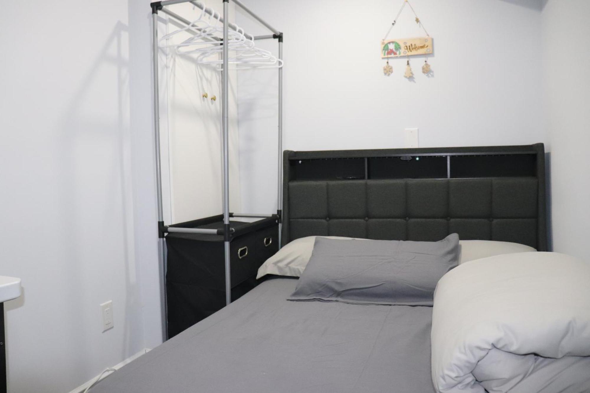 Garden 2 Bedroom Apt - Free Parking Wifi Laundry Workstation Brampton Luaran gambar